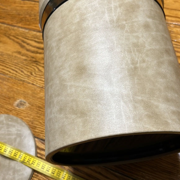 Shelton Ware faux leather Mid-Century Modern ice bucket w/lid.  Lucite handle. - Picture 8 of 11